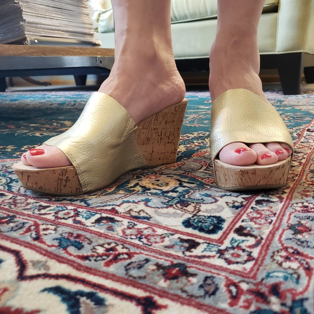Nine West - Erlao Golden Wedge, Size US 9.5